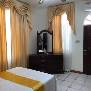 Goldenview Guest house Ocho Rios
